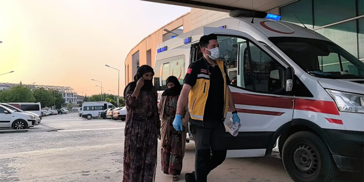 Çadır kentte yenilen pilavdan zehirlenen 40 kişi hastaneye kaldırıldı