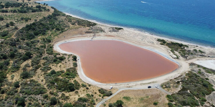 Pembeye bürünen Kalpli Göl havadan görüntülendi