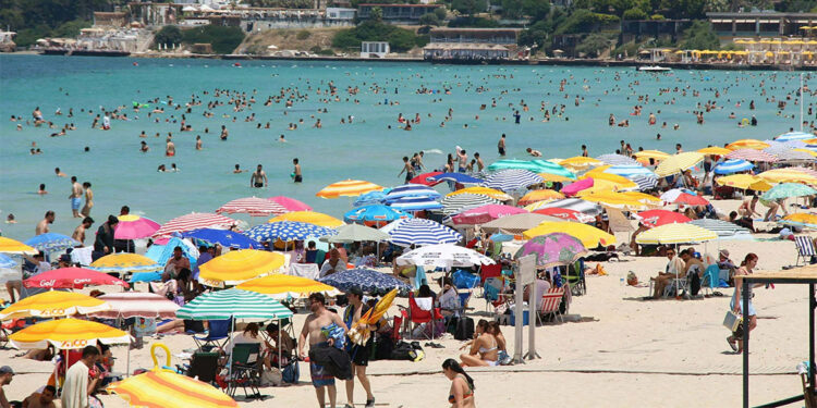 Çeşme'de otellerin doluluk oranı yüzde 75'e ulaştı