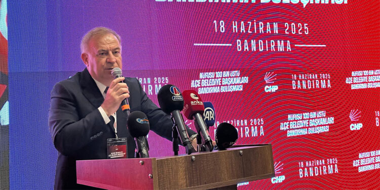 Siyasi iktidar, yargı yoluyla siyaseti dizayn etmeye çalışıyor