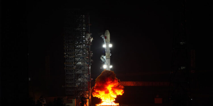 Çin, uzaya yeni bir uydu gönderdi