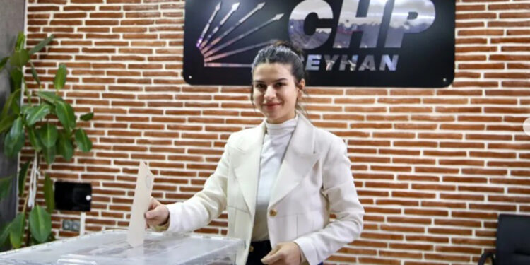 Ceyhan Belediyesi'nde Başkan Vekiliğini CHP'li aday kazandı