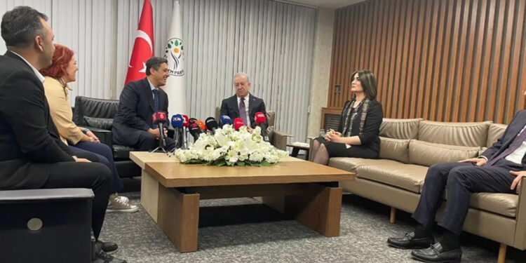 DEM Parti'ye ilk bayram ziyareti MHP'den oldu