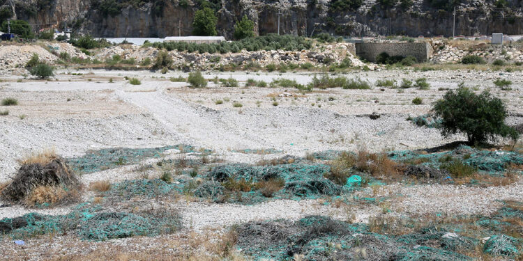 Demre Çayı'nda sera atığı tehdidi