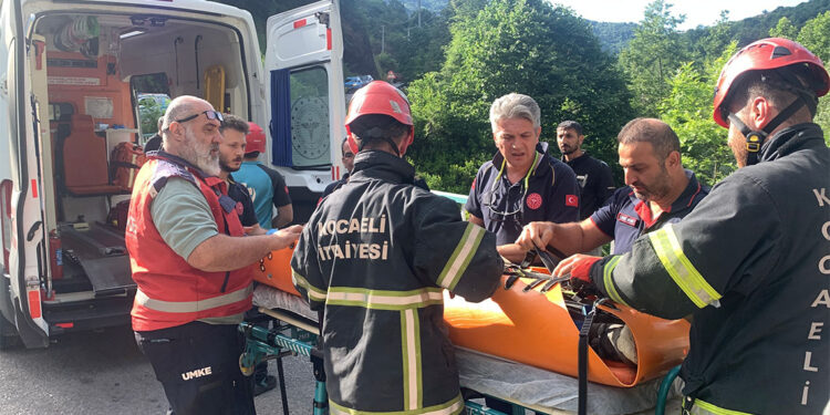 Dereye düşen çocuğunu kurtarmak isteyen anne öldü