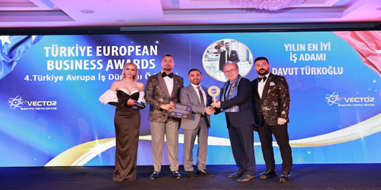 Davut Türkoğlu'na 'Yılın İş Adamı' ödülü