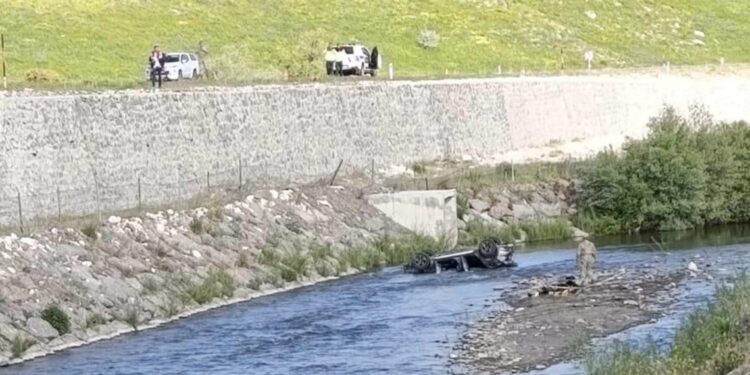 Dereye uçan otomobildeki çift ile çocukları öldü