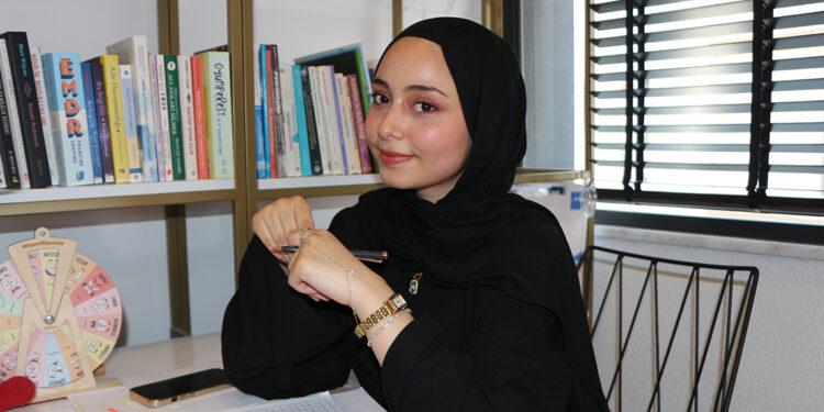 Disleksi hastası Dilara, kendisi gibi çocuklara umut oluyor