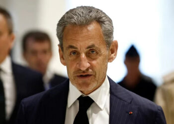 Nicolas Sarkozy'nin onur nişanı geri alındı