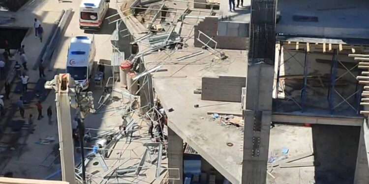 Elazığ'da inşaatta iskele çöktü: 1’i ağır, 2 işçi yaralı