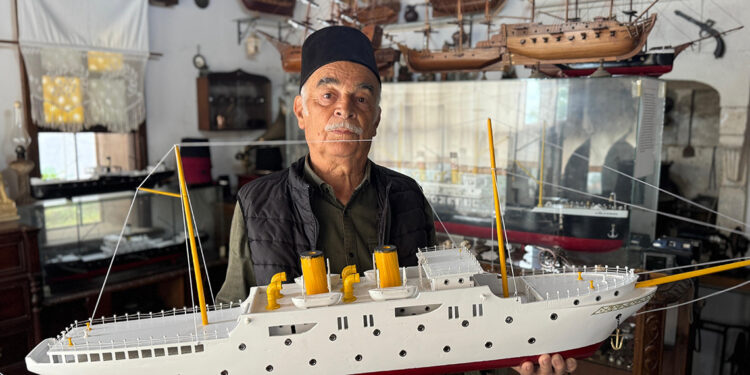 Emekli marangoz, dünyaca ünlü gemilerin maketini yapıyor