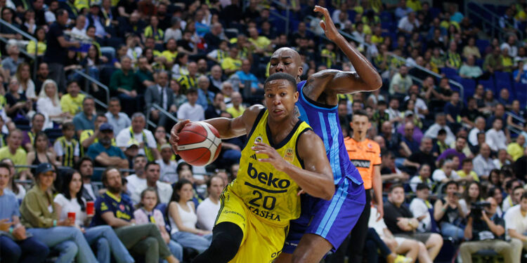 Fenerbahçe Beko Basketbol Süper Ligi'nde yarı finale yükseldi