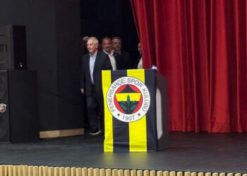 Aziz Yıldırım genç kongre üyeleriyle bir araya geldi