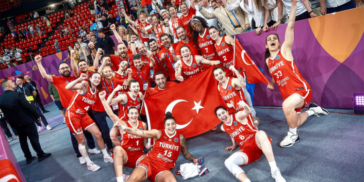 FIBA Kadınlar EuroBasket'te Türkiye maçında seyirci rekoru kırıldı