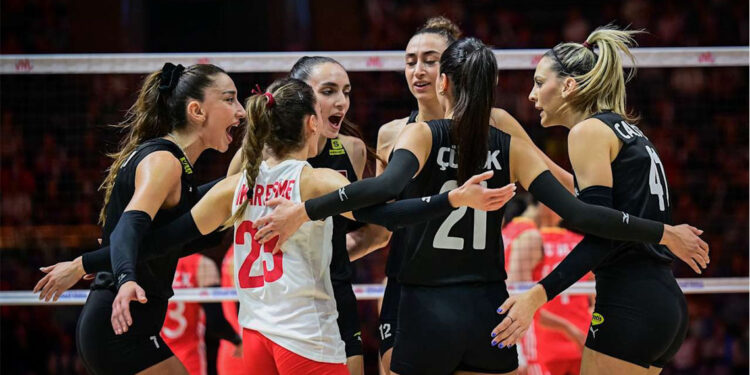 A Milli Kadın Voleybol Takımımız Çin'i 3-2 mağlup etti