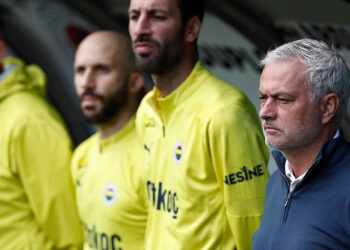 Fenerbahçe üst üste dördüncü kez ikinci oldu