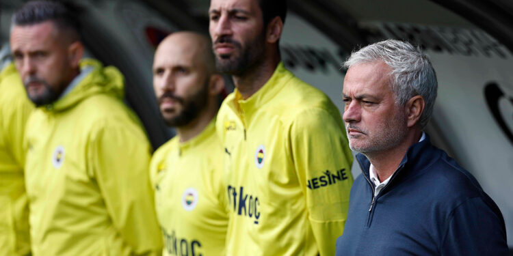 Fenerbahçe üst üste dördüncü kez ikinci oldu