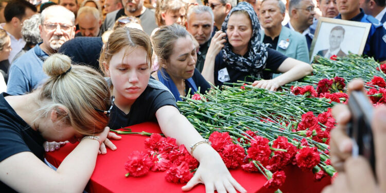 Ferdi Zeyrek Manisa'da son yolculuğuna uğurlandı