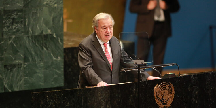 Filistinlilerin yaşadığı acıların gölgede kalmasına izin veremeyiz