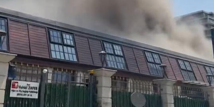 Fişekhane'de restoranda yangın