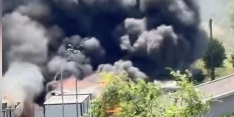 Gaziosmanpaşa'da işçilerin kaldığı konteynerde yangın