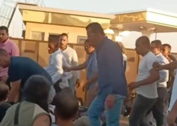 Mısır'a ulaşan 40 aktivist alıkonuldu