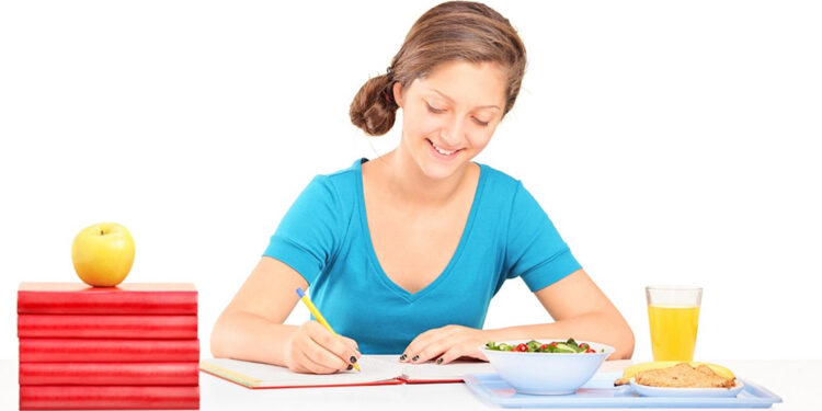 Sınav dönemlerinde beslenmenin zihinsel performans üzerindeki etkileri