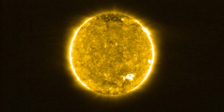 Güneş'in güney kutbuna ait ilk görüntüleri paylaşıldı