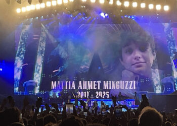Gun's N' Roses Mattia Ahmet Minguzzi'ye şarkı hediye etti