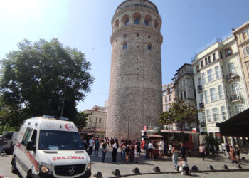 Galata Kulesi'nden düşen kişi hayatını kaybetti
