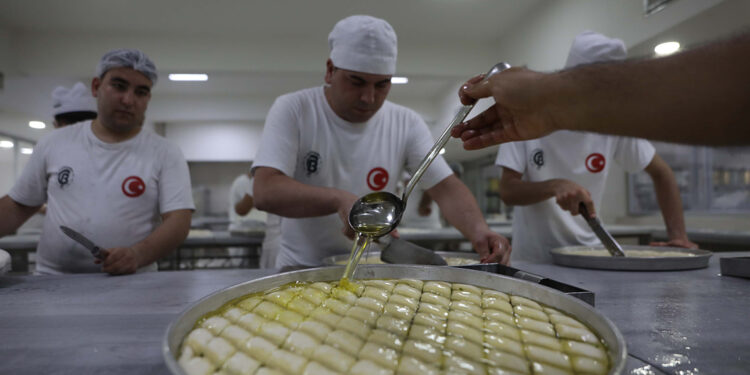 Gaziantep'te baklavacıların bayram telaşı