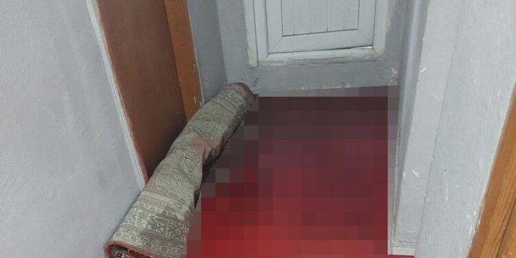 Gaziosmanpaşa'da kanalizasyondan gelen kurban kanı 2 daireyi bastı