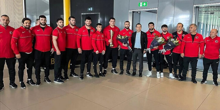 Grekoromen Güreş Milli Takımı, güvenli bir şekilde yurda döndü