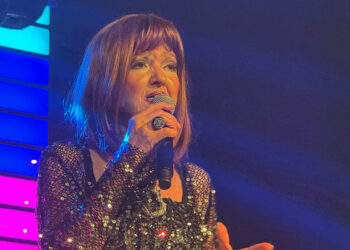 Gülden Karaböcek, 72 yaşında sahneye çıktı