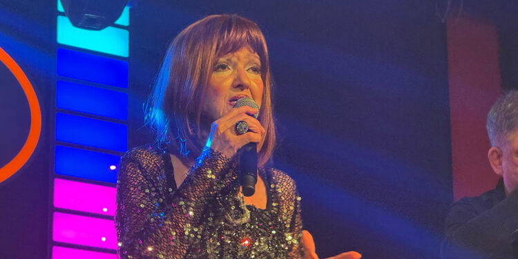 Gülden Karaböcek, 72 yaşında sahneye çıktı