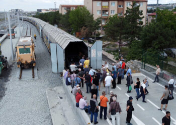Gurbetçiler, tatil için ana vatana trenle gelmeye başladı