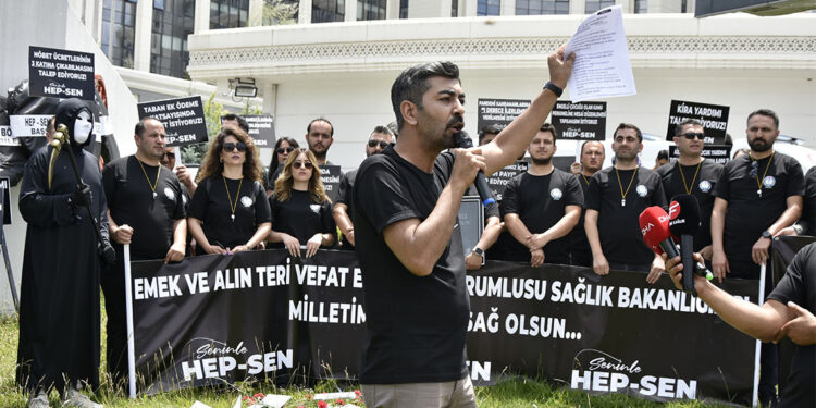 Sağlık çalışanlarının mesleki hak kayıpları hakkında açıklama