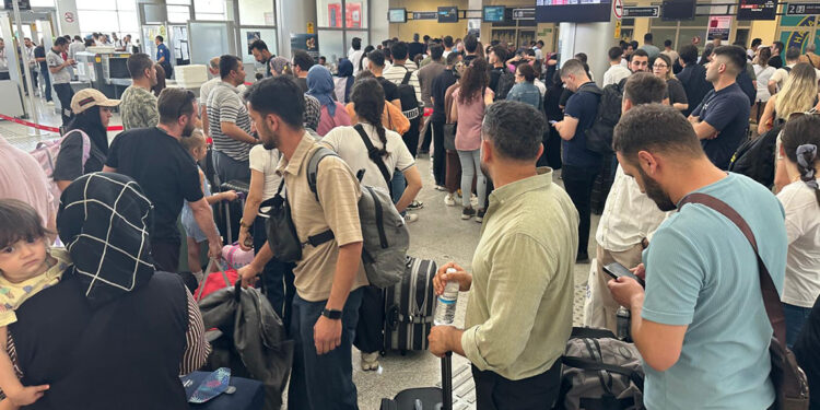 Hava sahası kapalı olan Irak ve Ürdün'den gelenler, Şırnak'tan uçuyor