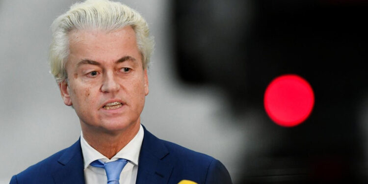 Hollanda'da hükümet düştü