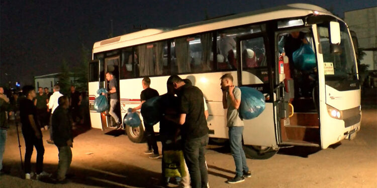 Cezaevlerinden tahliyeler başladı