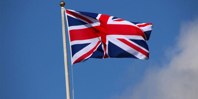 İngiltere, İran'daki büyükelçilik çalışanlarını geri çekti