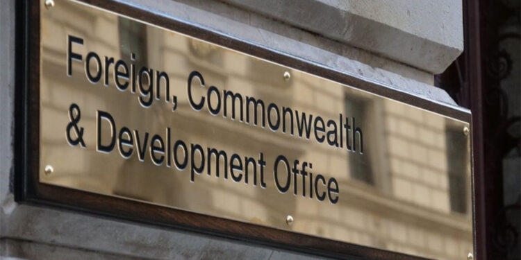 İngiltere, İsrail'deki diplomatlarının ailelerini geri çekti