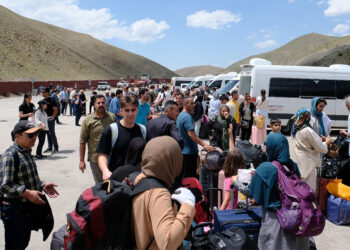 İran'daki Kanada ve Tayland vatandaşları ülkelerine döndü