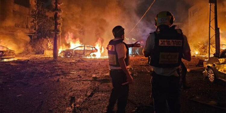 İran'ın İsrail'e fırlattığı balistik füzeler Hayfa kentine isabet etti