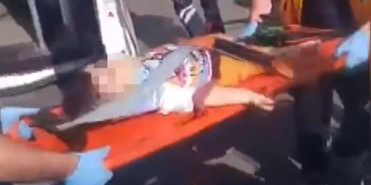 Arnavutköy'de anne ve çocuğuna otomobil çarptı: Miraç bebek öldü