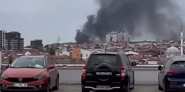 Bayrampaşa'da iş yerinde yangın