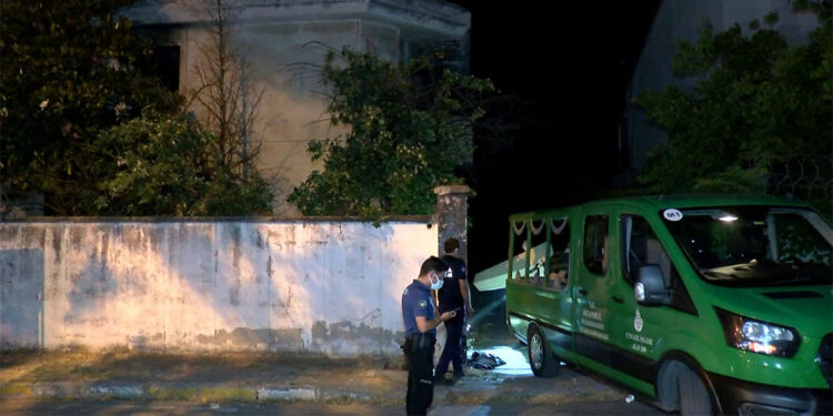 Metruk villaya girdiler erkek cesediyle karşılaştılar