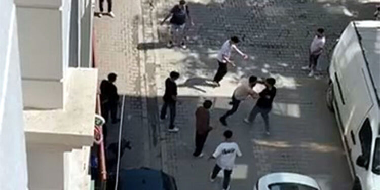 Esenyurt'ta alacak verecek kavgası; 1 yaralı