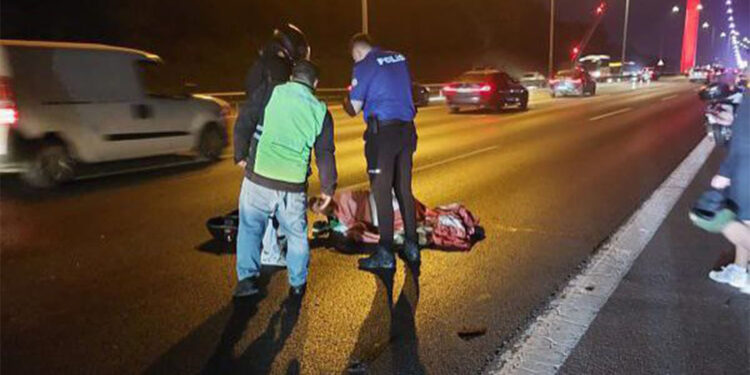 FSM Köprüsü girişinde motosiklet kazası: 1 ölü 3 yaralı