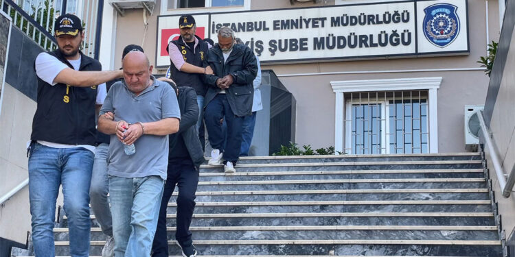 İstanbul merkezli 3 ayrı ilde change operasyonu; 5 kişi tutuklandı